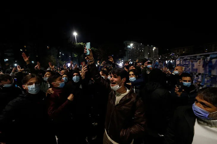 Thành Naples và CLB Napoli tiễn đưa Diego Maradona bằng sự kiện tưởng niệm đầy xúc động ảnh 14