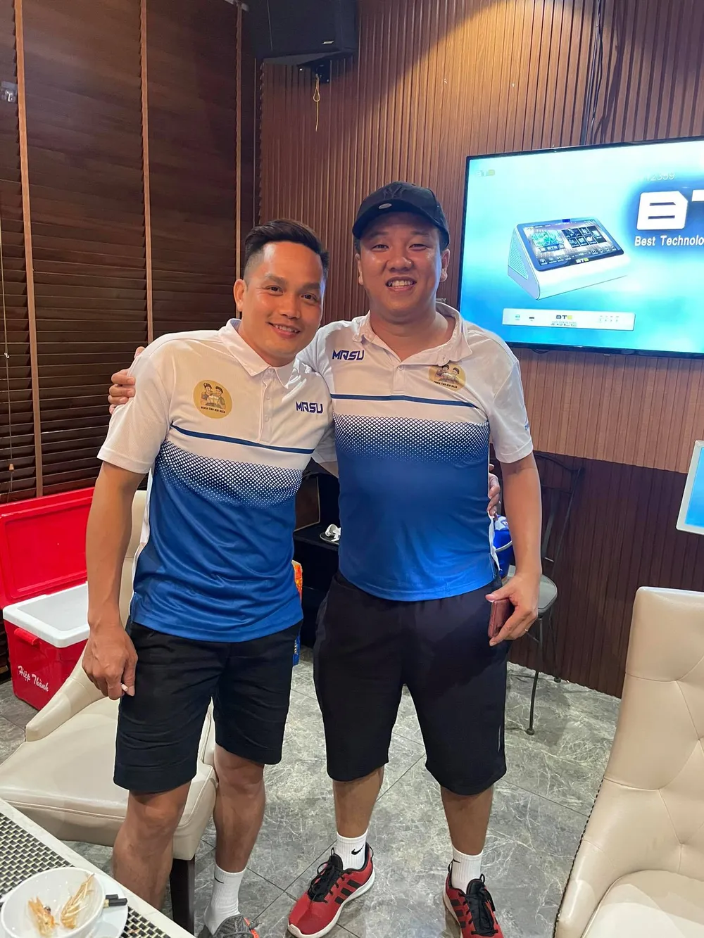 Danh hiệu nào vượt qua tình nghĩa, giá trị nào hơn ôn lại kỷ niệm xưa? ảnh 1