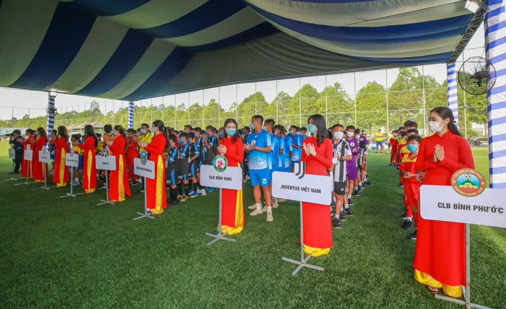 Các đội bóng nhí tham dự giải