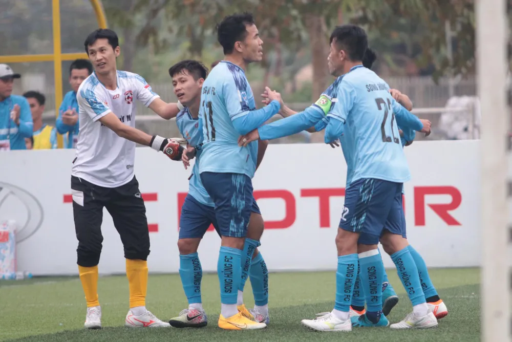 Song Hùng: Ăn cơm tấm Sài Gòn giữa lòng Hà Nội, đại náo sân Hoàng Mai và chinh phục khán giả VPL ảnh 6