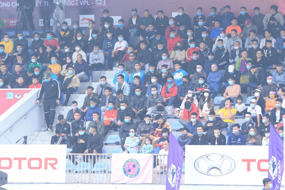 Song Hùng: Ăn cơm tấm Sài Gòn giữa lòng Hà Nội, đại náo sân Hoàng Mai và chinh phục khán giả VPL ảnh 2