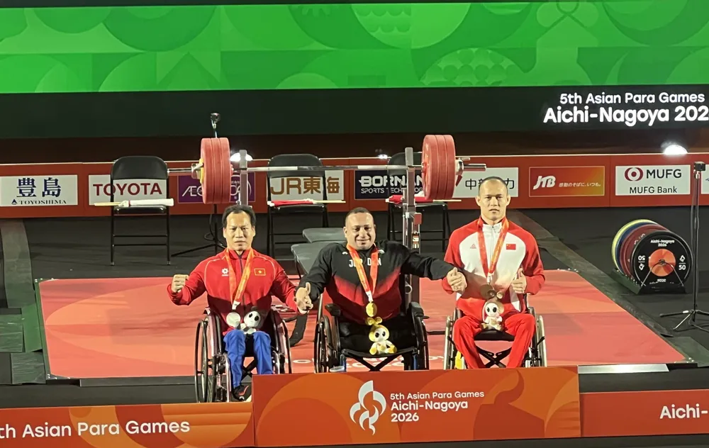 Bộ trưởng biểu dương, thưởng nóng thành tích vàng Asian Para Games (3).jpg
