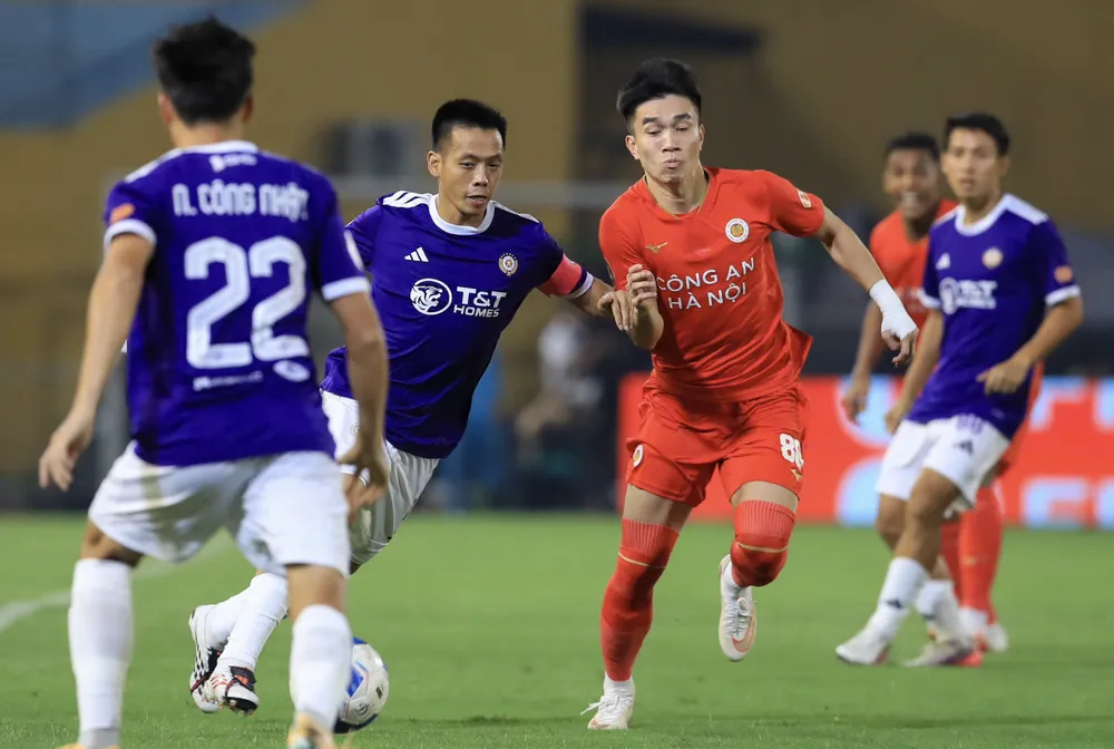 V-League đổi chiều cuộc đua
