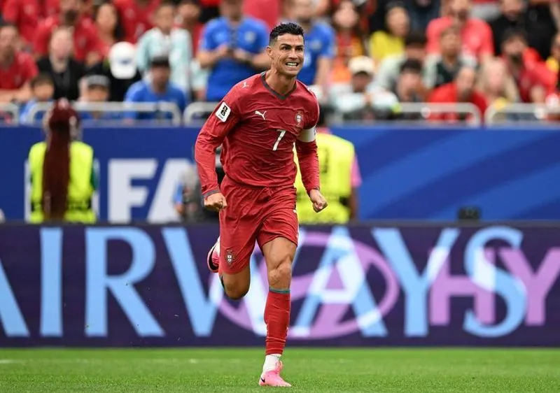 Ronaldo dẫn đầu danh sách cầu thủ giàu nhất thế giới. Ảnh: THX