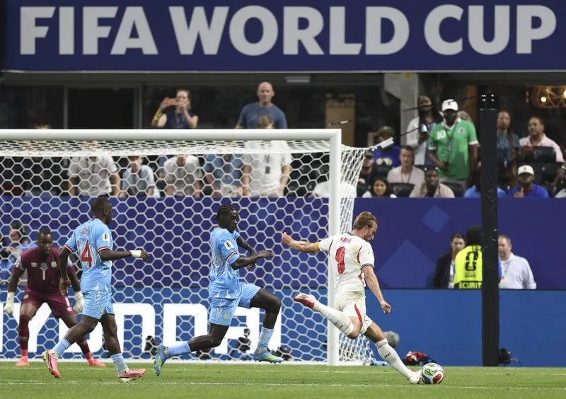Harry Kane đã trở thành tân chủ nhân Quả bóng vàng. Ảnh: THX
