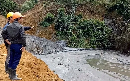 Hiện trường vụ vỡ đập bùn thải thiếc