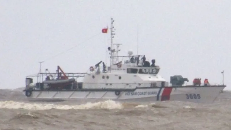 Lực lượng tìm kiếm vẫn đang nỗ lực tìm các thuyền viên còn lại.