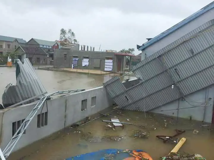 Bão hoành hành kinh hoàng, miền Trung ra sức chống chọi ảnh 15