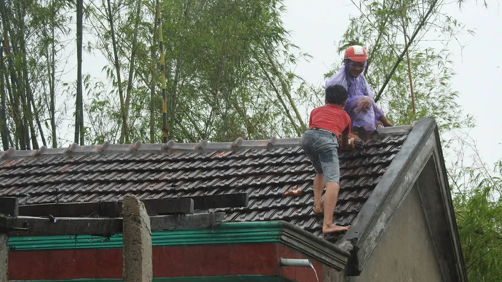 Bão hoành hành kinh hoàng, miền Trung ra sức chống chọi ảnh 21