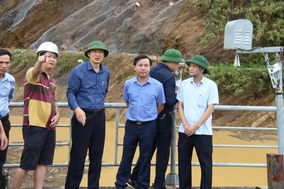 Mưa lũ khiến 4 người chết và mất tích, Nhà máy thủy điện Hố Hô xả lũ  ảnh 13