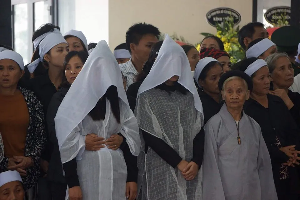 Truy điệu 2 sĩ quan biên phòng hy sinh khi giúp dân phòng chống lũ lụt ảnh 3