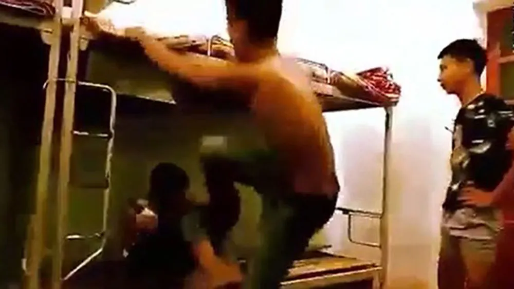 Nam sinh lớp 9 bị đánh “hội đồng” tại ký túc xá, hiệu trưởng lên tiếng ảnh 1