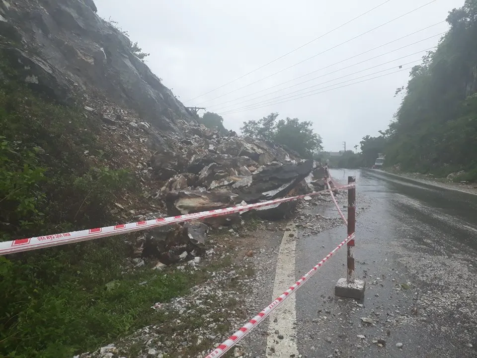 Nghệ An: Mưa lớn gây ngập, sạt nhiều nơi, 2 vợ chồng mất tích ảnh 2