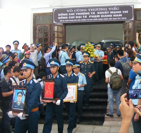Lễ truy điệu 2 phi công hy sinh trong khi làm nhiệm vụ bay huấn luyện ảnh 8