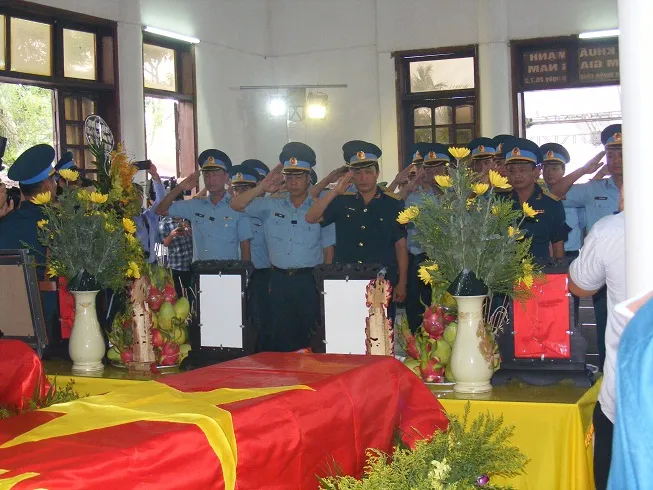 Lễ truy điệu 2 phi công hy sinh trong khi làm nhiệm vụ bay huấn luyện ảnh 3