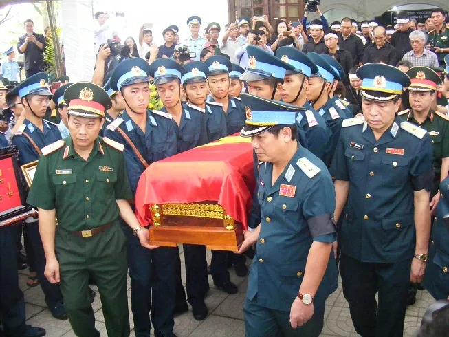 Lễ truy điệu 2 phi công hy sinh trong khi làm nhiệm vụ bay huấn luyện ảnh 9
