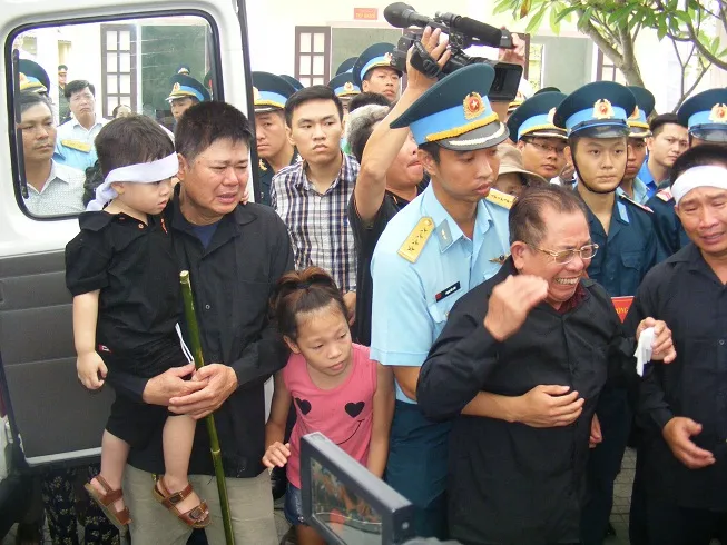 Lễ truy điệu 2 phi công hy sinh trong khi làm nhiệm vụ bay huấn luyện ảnh 10