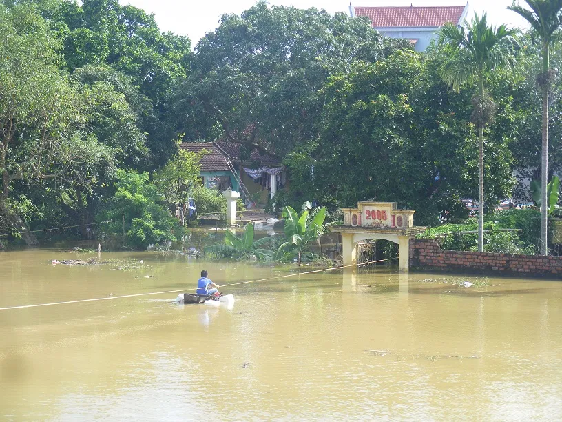 Xóm làng bỗng chốc biến thành sông ảnh 11
