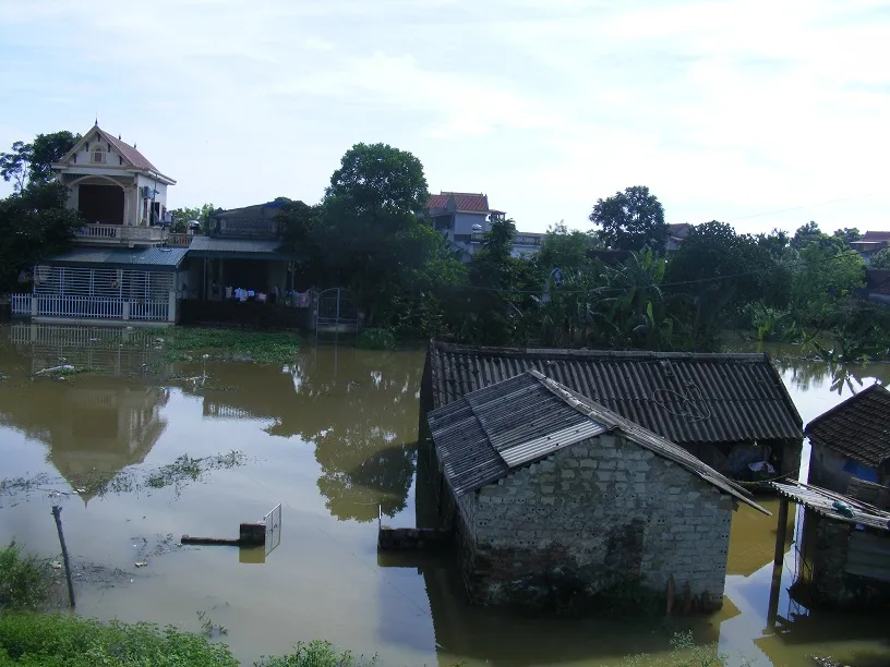 Xóm làng bỗng chốc biến thành sông ảnh 3