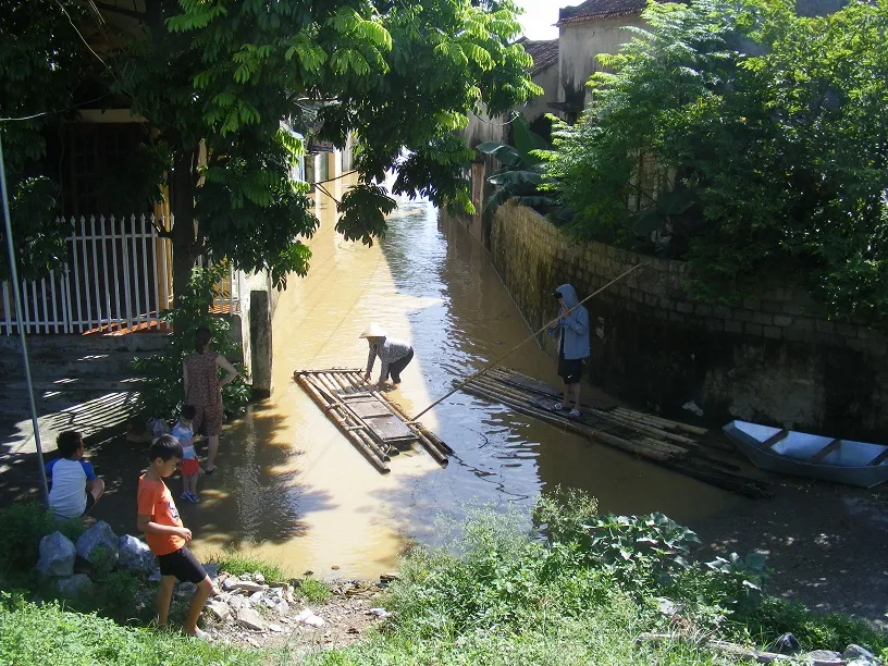 Xóm làng bỗng chốc biến thành sông ảnh 9