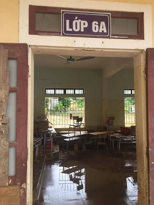 Lũ về, hàng trăm học sinh tháo chạy trong đêm ảnh 6