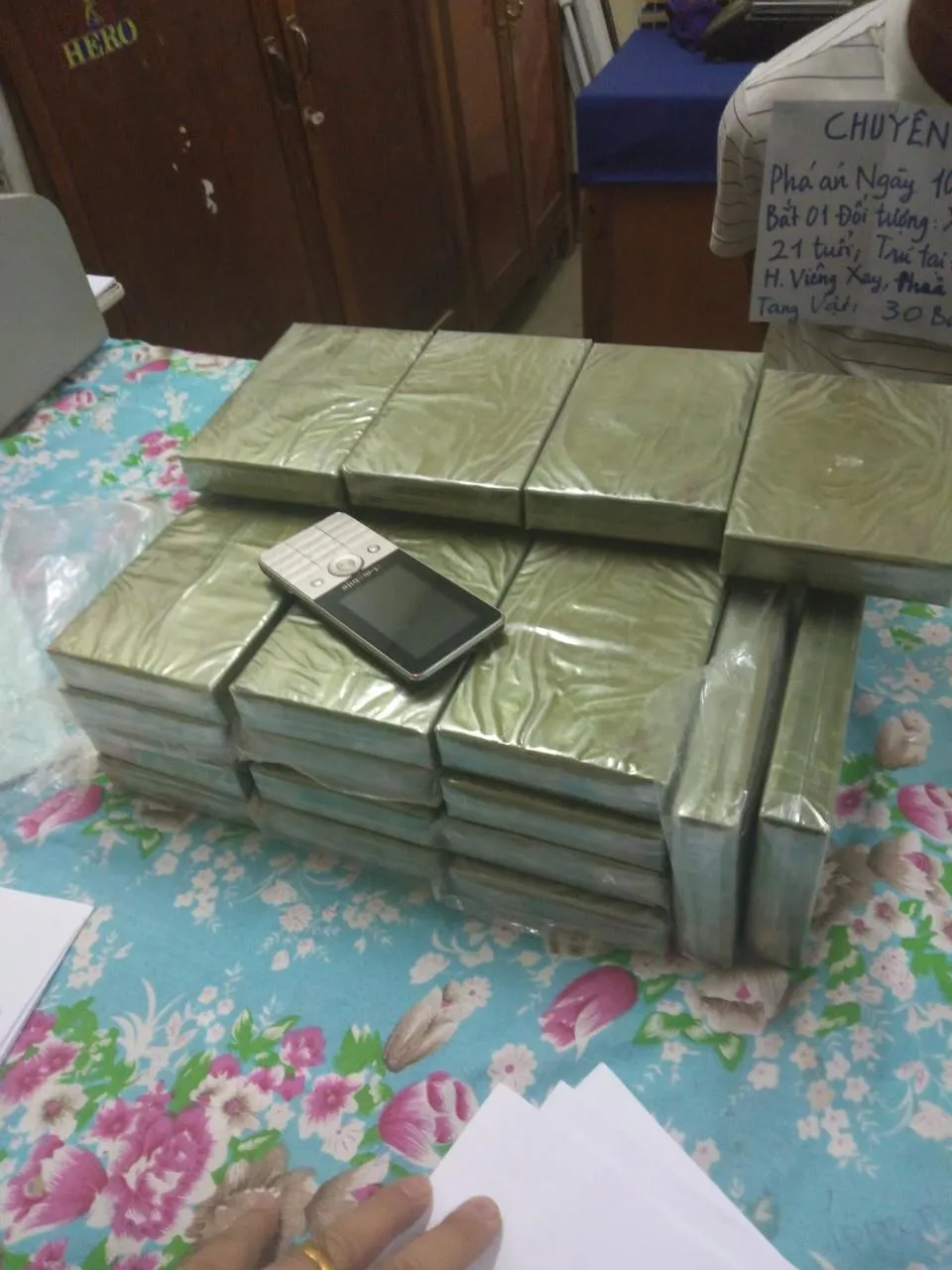 Bắt đối tượng đang vận chuyển 30 bánh heroin ảnh 2