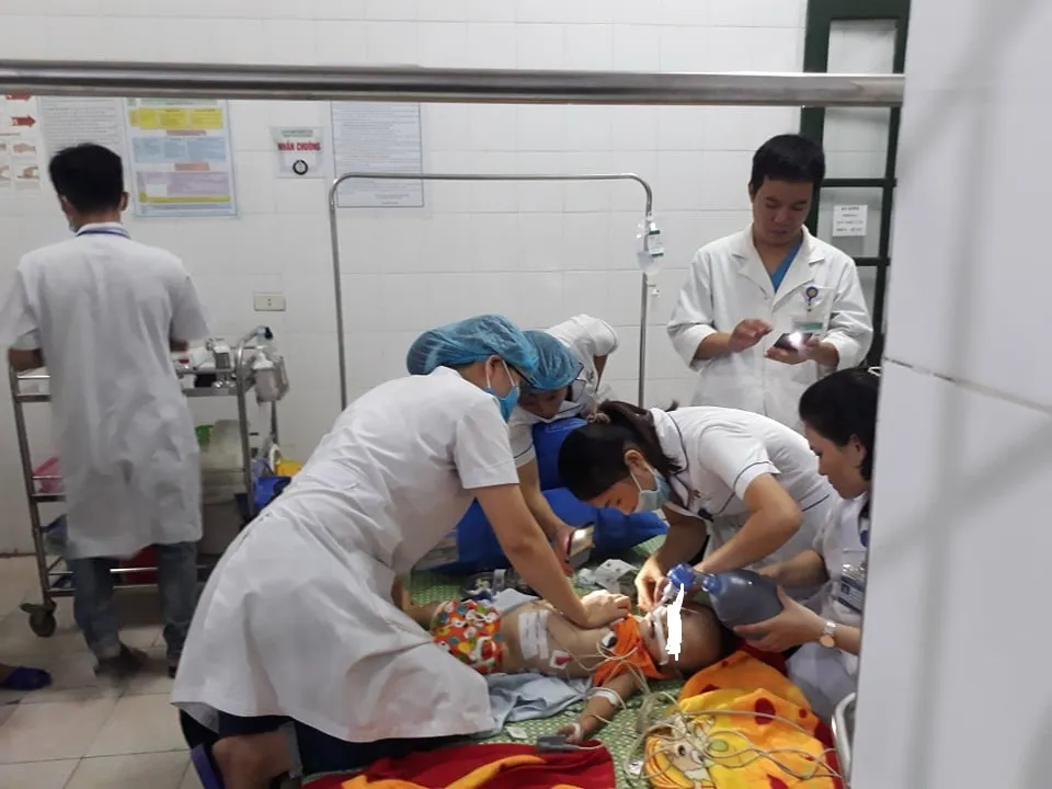 Cháu N. được các bác sĩ tận tình cứu chữa nhưng đã không qua khỏi