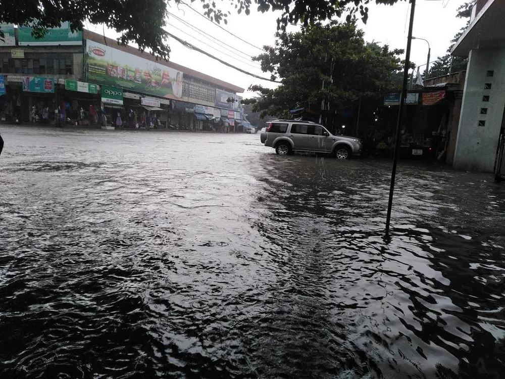 Nhiều nơi tại Nghệ An ngập lụt, có thể lùi thời gian khai giảng năm học ảnh 2