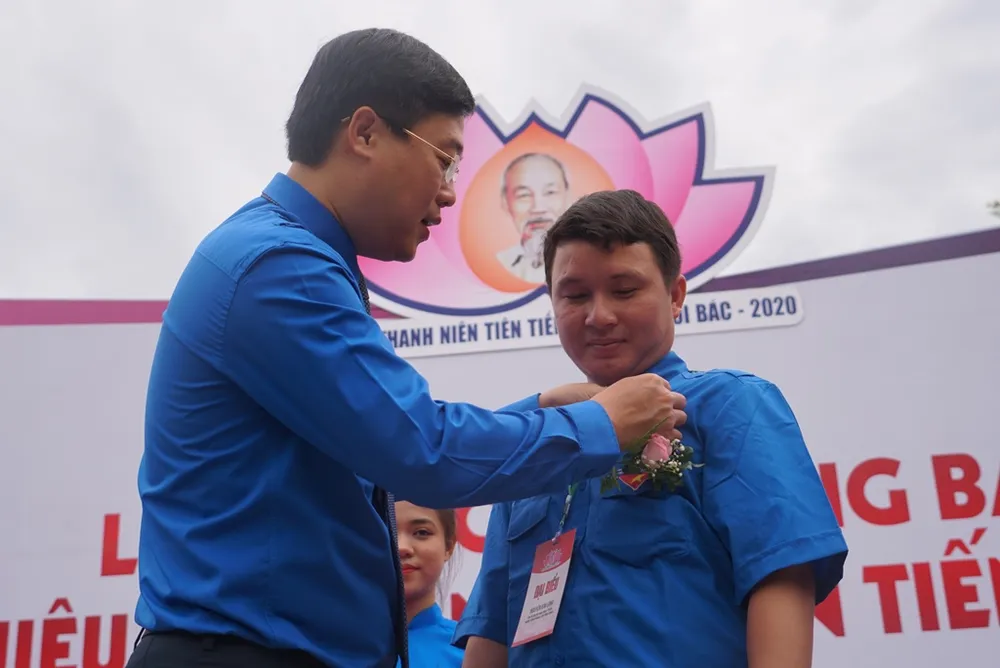 Thanh niên tiên tiến cả nước báo công dâng Bác tại Khu di tích Kim Liên ảnh 2