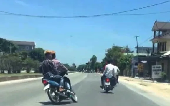 Xác minh, triệu tập 7 “quái xế” đánh võng trên quốc lộ 1A ảnh 2