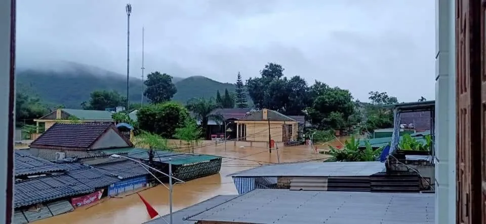 Nghệ An: Ngập lụt, nguy cơ sạt lở nhiều nơi, di dời dân khẩn cấp ảnh 5