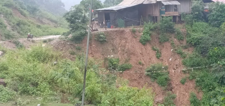 Nghệ An: Ngập lụt, nguy cơ sạt lở nhiều nơi, di dời dân khẩn cấp ảnh 6