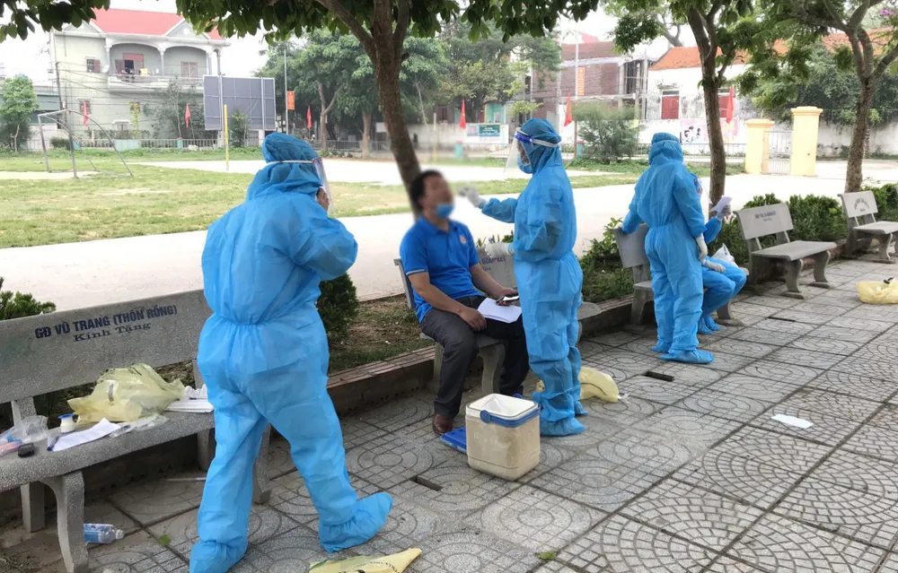 Nghệ An, Thanh Hóa: Cách ly 1.900 hộ dân, gần 2.000 học sinh, giáo viên  ảnh 1