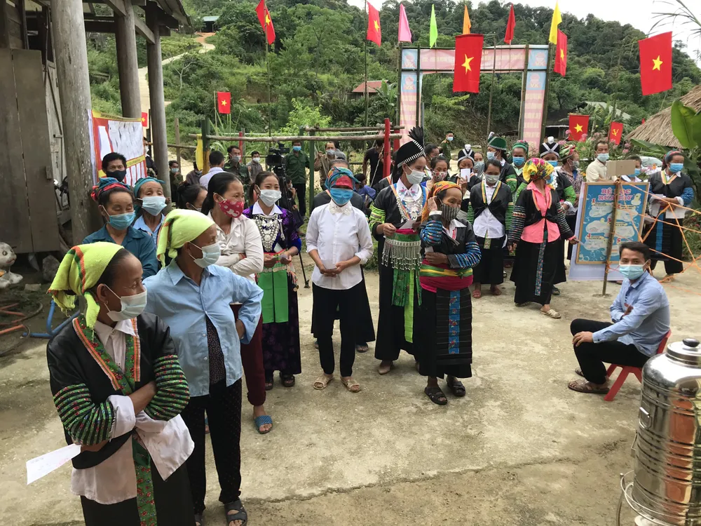 Sáng nay 21-5, hơn 42.000 cử tri 4 huyện rẻo cao ở Nghệ An đi bầu cử sớm ảnh 3