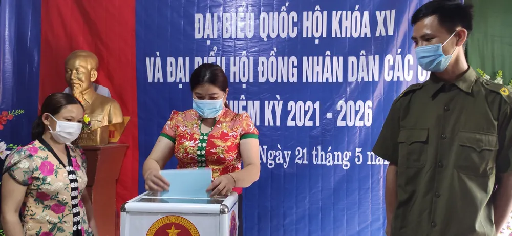 Sáng nay 21-5, hơn 42.000 cử tri 4 huyện rẻo cao ở Nghệ An đi bầu cử sớm ảnh 6