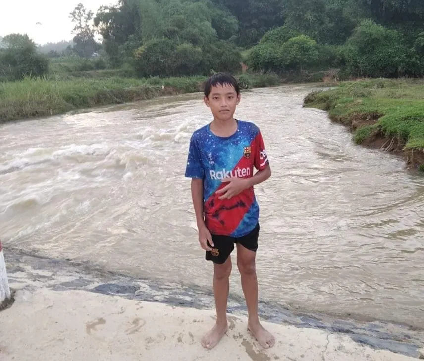 Em Lục Đình Tâm và nơi xảy ra vụ việc.  Ảnh: Đoàn xã Tân Thành