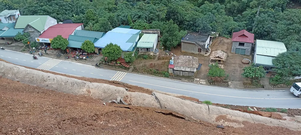 Bắc miền Trung xuất hiện nhiều điểm nứt núi, sạt lở đất nguy hiểm ảnh 10