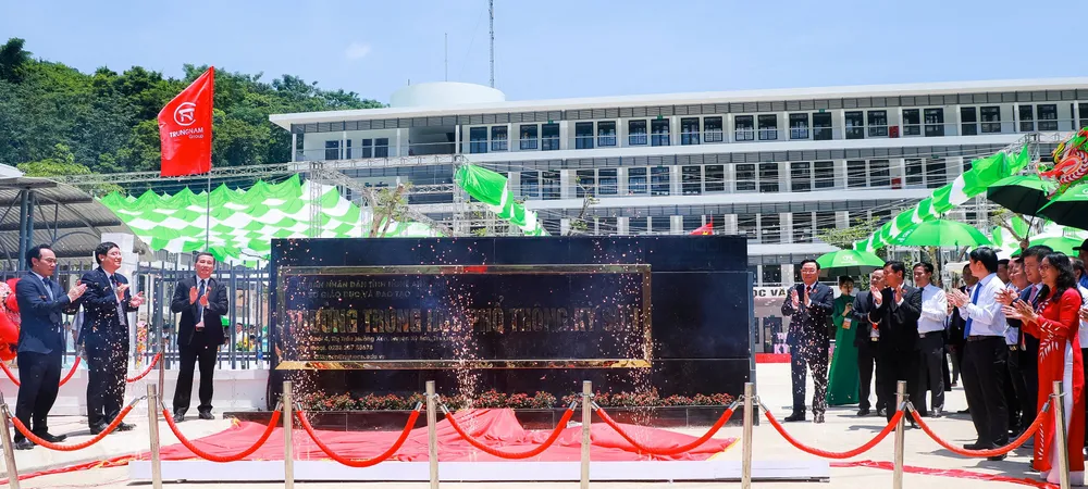 Chủ tịch Quốc hội Vương Đình Huệ: Đảng và Nhà nước luôn đặc biệt coi trọng giáo dục và đào tạo ảnh 5