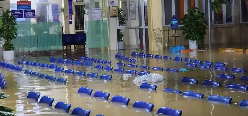 Tìm thấy thi thể hai vợ chồng bị lũ cuốn trôi khi đi khám bệnh  ảnh 7