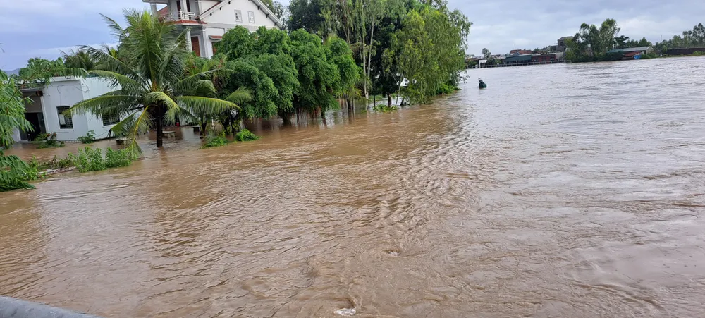 Tìm thấy thi thể hai vợ chồng bị lũ cuốn trôi khi đi khám bệnh  ảnh 8