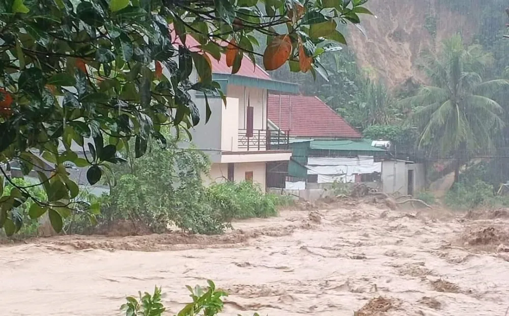 Cận cảnh trận lũ kinh hoàng quét qua Kỳ Sơn (Nghệ An) ảnh 2