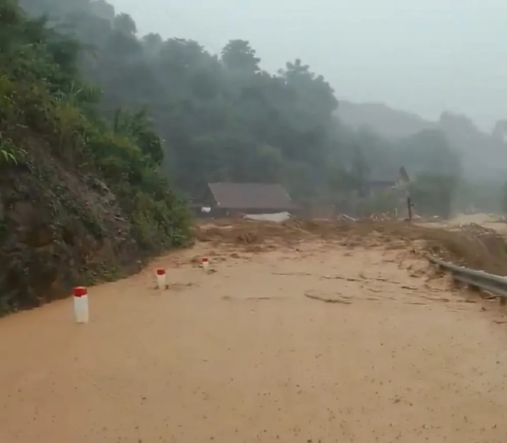 Cận cảnh trận lũ kinh hoàng quét qua Kỳ Sơn (Nghệ An) ảnh 5