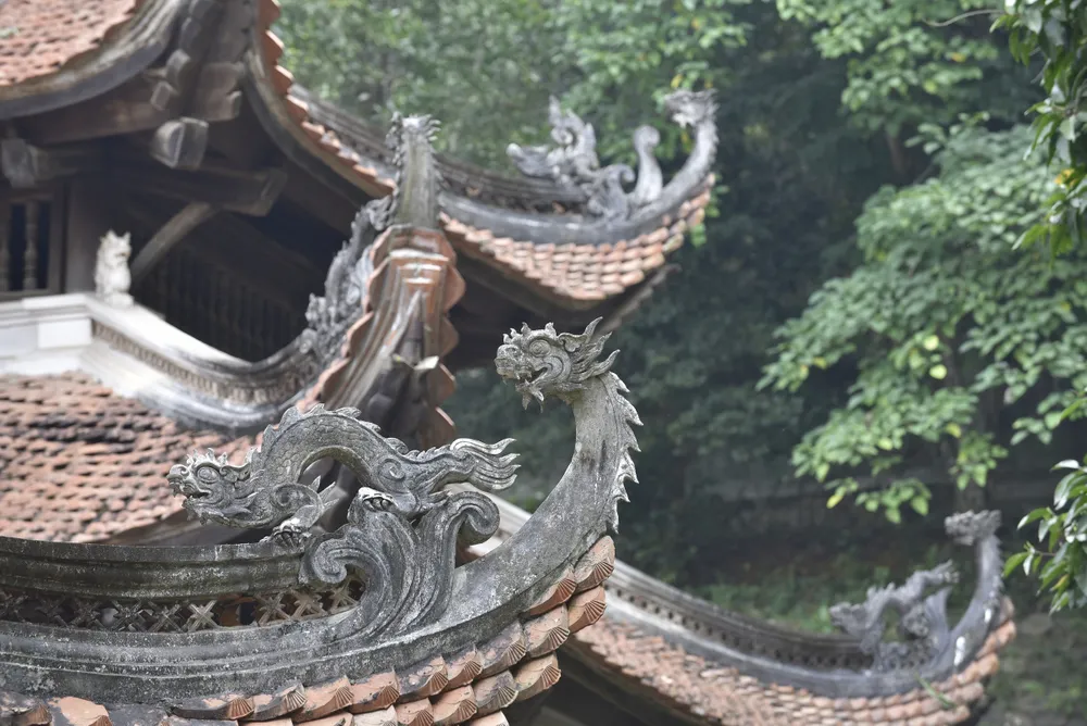 Đầu rồng trên mái đền