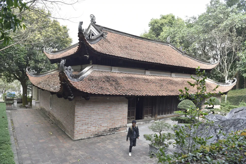 Mái đền vẫn giữ được nét nguyên sơ qua thời gian