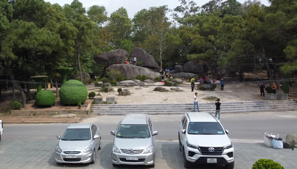 Hòn Trống Mái, một trong những địa điểm du lịch hấp dẫn du khách tại TP Sầm Sơn