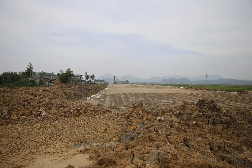 Nhiều khối lượng đất vẫn chưa được xử lý