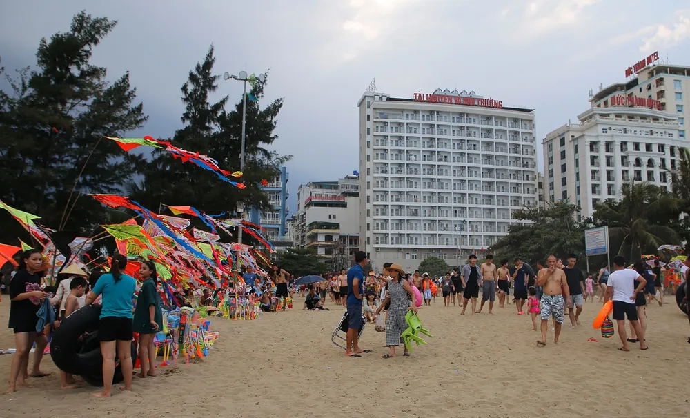 Để đáp ứng nhu cầu của du khách, nhiều khách sạn mới được xây dựng