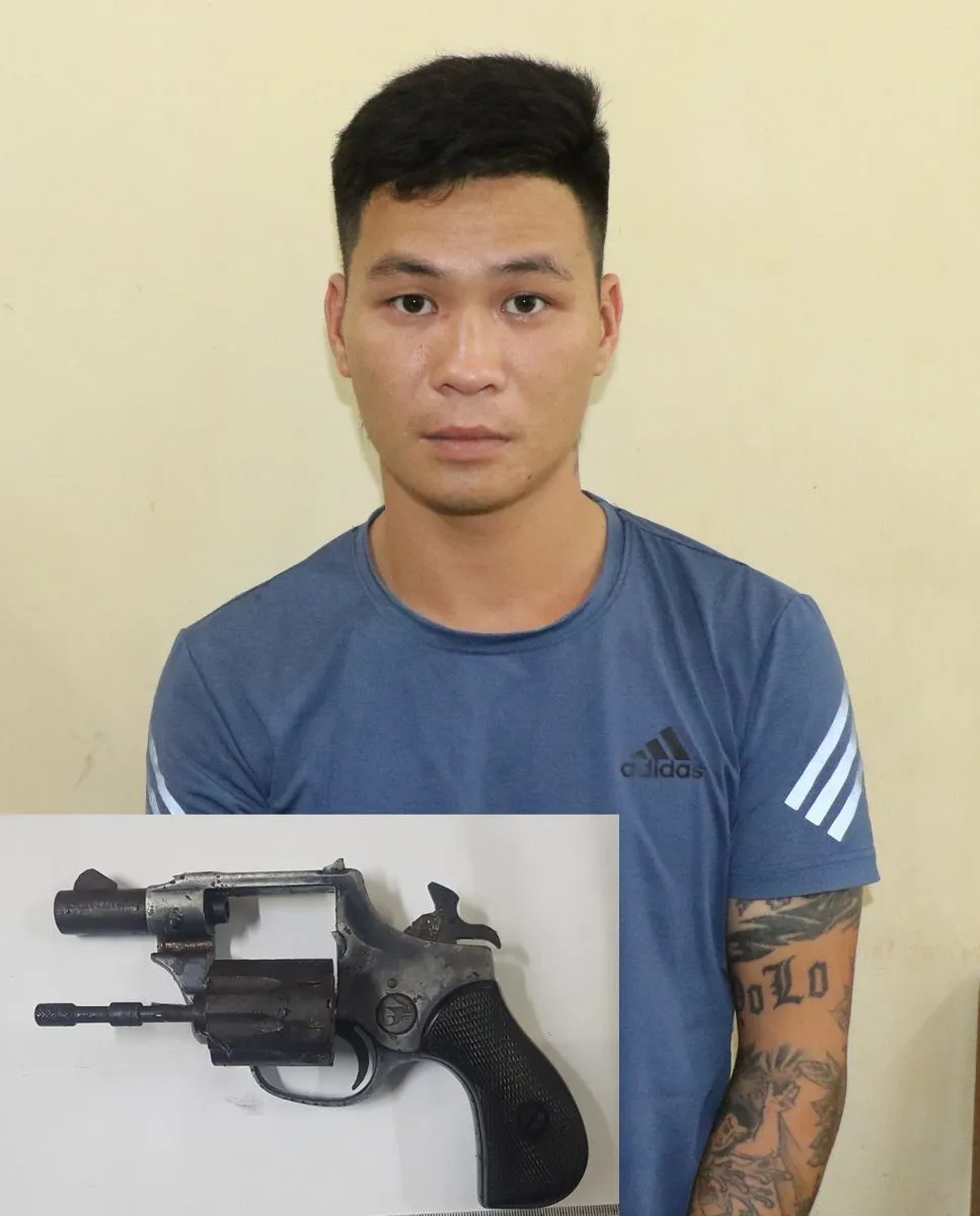 Nguyễn Thái Bằng và tang vật vụ án. Ảnh: CÔNG AN THANH HÓA