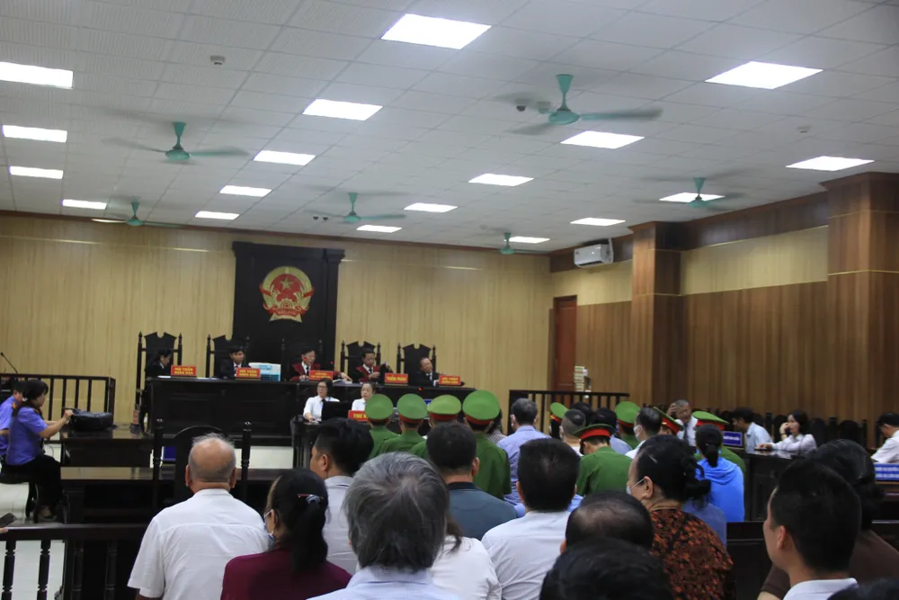 Quang cảnh phiên tòa