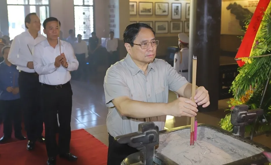 Thủ tướng Phạm Minh Chính dâng hương tưởng niệm Chủ tịch Hồ Chí Minh tại Khu Văn hóa tưởng niệm Chủ tịch Hồ Chí Minh (TP Thanh Hóa) Thủ tướng Phạm Minh Chính dâng hương tưởng niệm Chủ tịch Hồ Chí Minh tại Khu Văn hóa tưởng niệm Chủ tịch Hồ Chí Minh (TP Thanh Hóa)